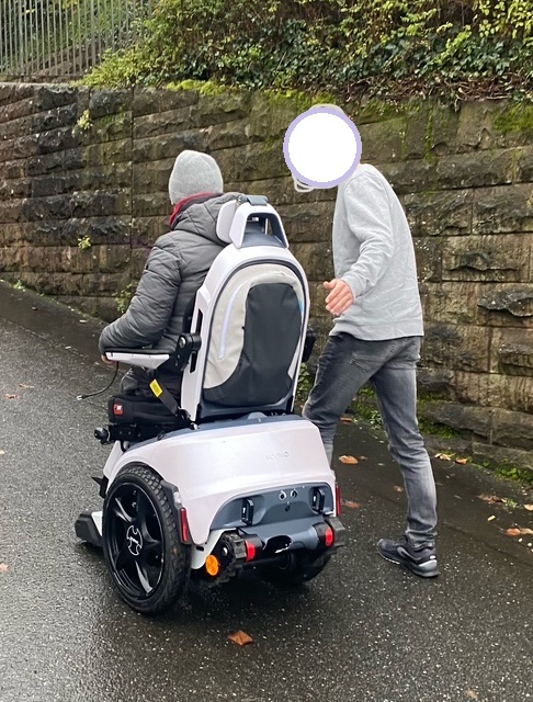 Scewo Bro und ich fahren den Berg hinauf