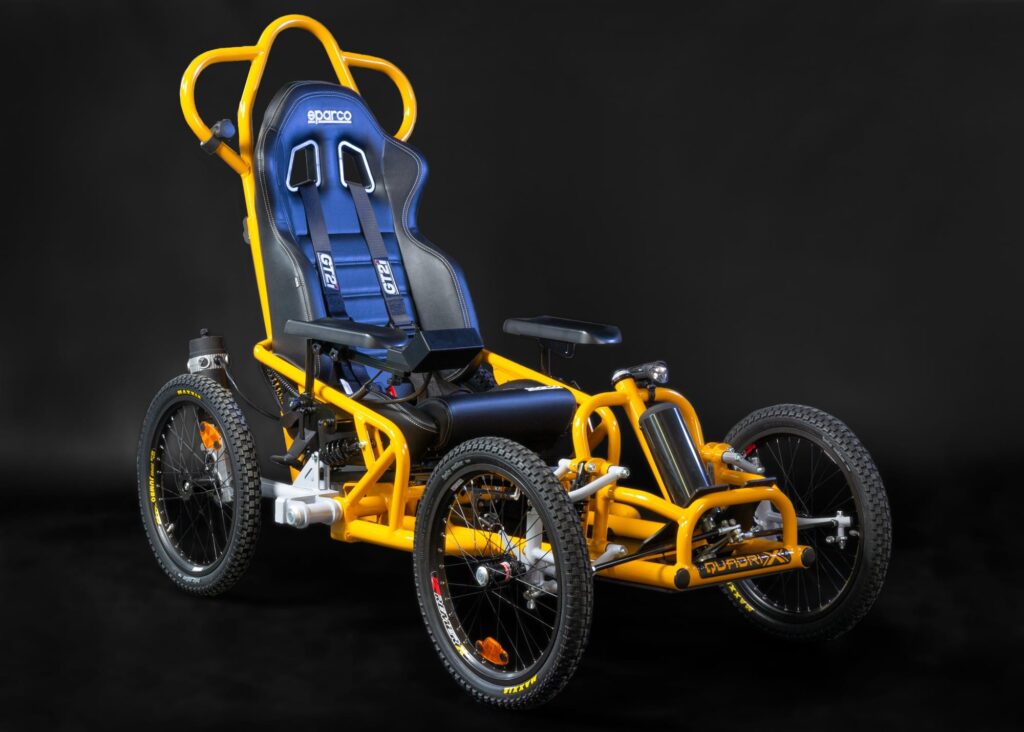 Der Quadrix Axess Touch e3 ist kein klassischer Hilfsmittel-Rollstuhl. Er fällt eher unter den Bereich Outdoor-Mobilitätshilfe.